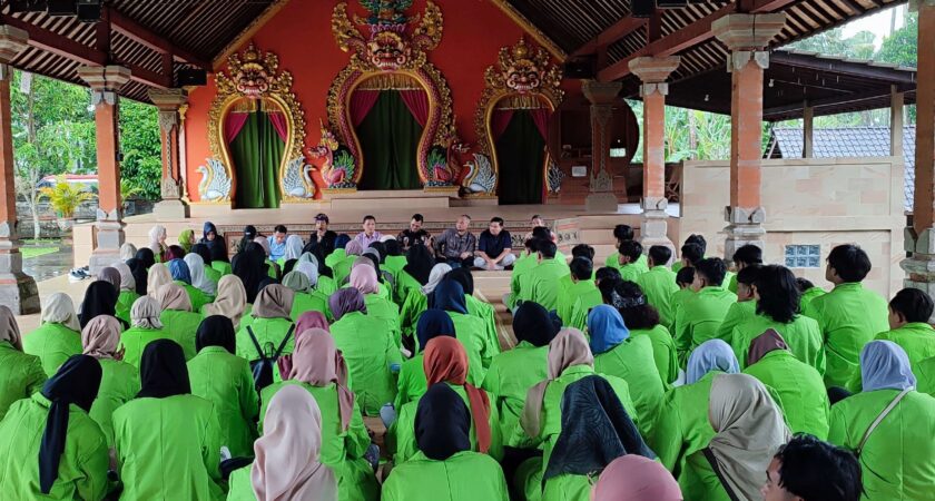 Mahasiswa PMI FDK UIN Walisongo Semarang Laksanakan Kuliah Lapangan di Desa Paling Bersih di Dunia