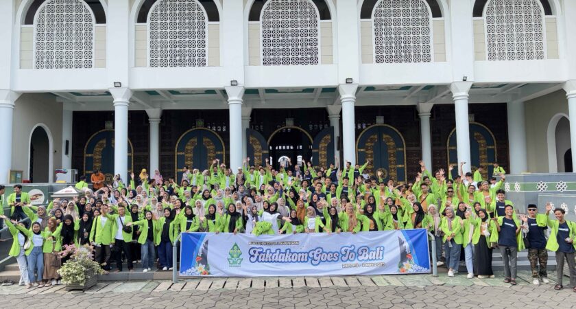 Serentak! FDK UIN Walisongo Laksanakan KKL di Surabaya-Bali