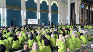 Menjejak Langkah Dakwah: Mahasiswa PMI, MHU, dan MD UIN Walisongo Pelajari Strategi Pengelolaan Masjid di Al Akbar Surabaya