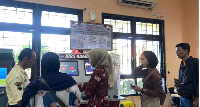 Gratis, Praktis, Sistematis! Mahasiswa PPP BPI Kawal Layanan Cetak Dokumen di Kios Adminduk Disdukcapil Kota Semarang