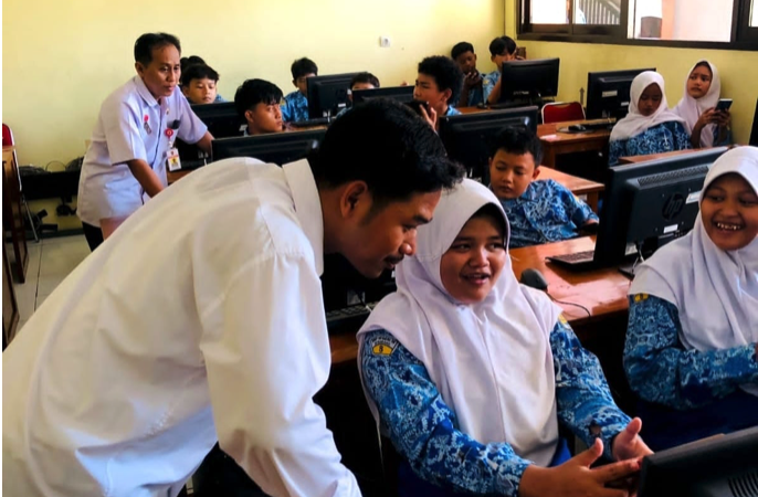 Mahasiswa PPP BPI Gelar Penyuluhan KIA di SMP, Gandeng Disdukcapil Wujudkan Anak Tertib Administrasi