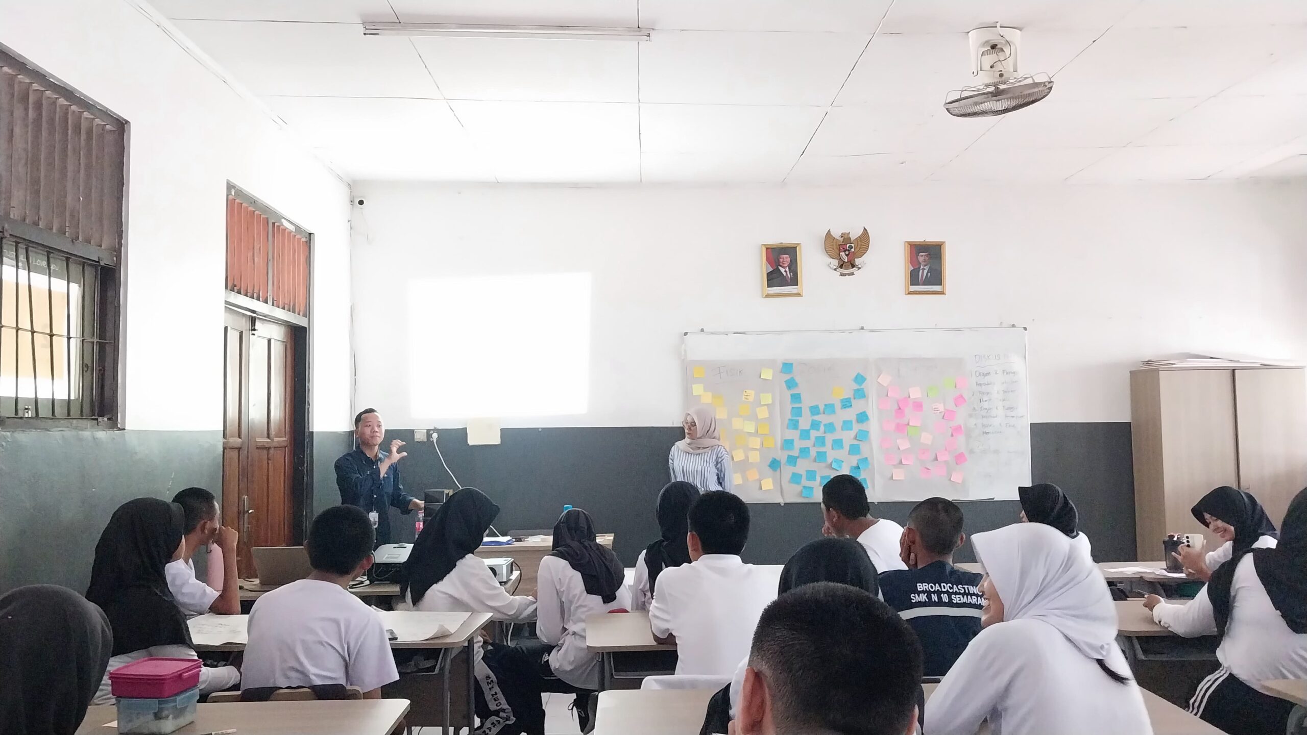 Edukasi Kebersihan Menstruasi, Mahasiswa PPP BPI UIN Walisongo Hadir di SMKN 10 Semarang