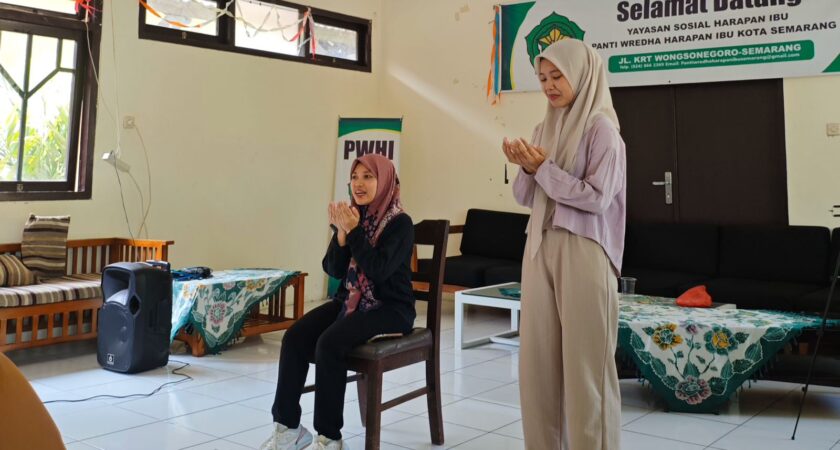 MAHASISWA PPP BPI UIN WALISONGO ADAKAN PENYULUHAN IBADAHSHOLATUNTUK LANSIADI PANTI WREDHA HARAPAN IBU