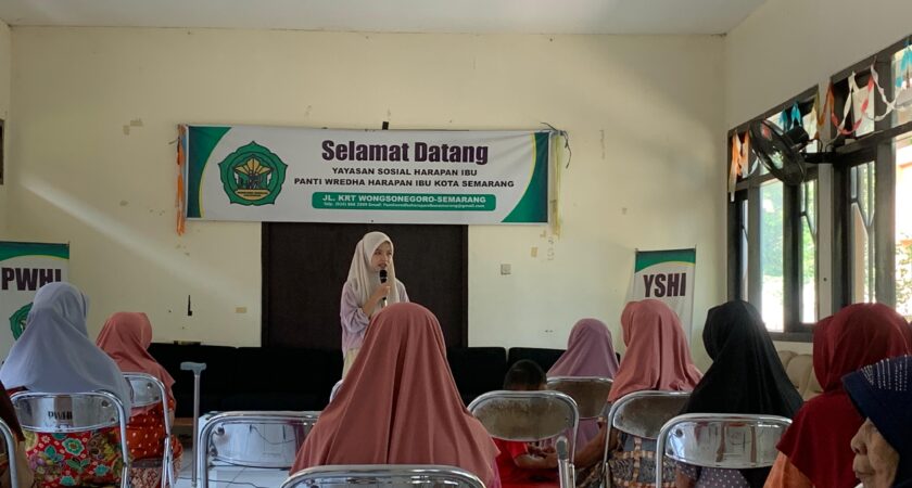 MENEBAR CAHAYA HATI DI USIA SENJA: MAHASISWA BPI UIN WALISONGO GELAR CERAMAH KEAGAMAAN UNTUK LANSIA
