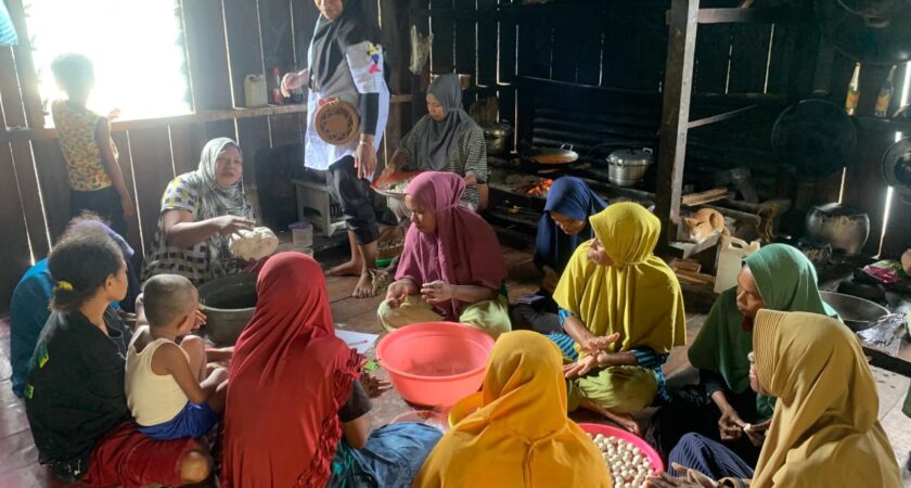 Mahasiswa KKDN UIN Walisongo Ajarkan Masyarakat Desa Offie Peluang Bisnis Melalui Pelatihan Pembuatan Cilok