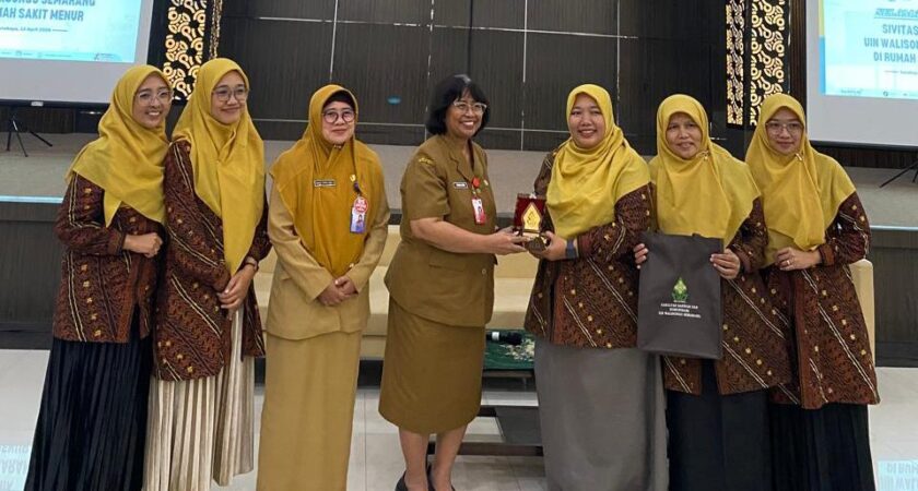 Belajar Langsung dari Ahlinya, Mahasiswa BPI Sambangi RS Menur Surabaya