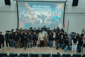 Dosen dan Mahasiswa Broadcasting 2023 Prodi Komunikasi dan Penyiaran Islam FDK UIN Walisongo Tutup Kuliah dengan Gelar dan Apresiasi Karya Film