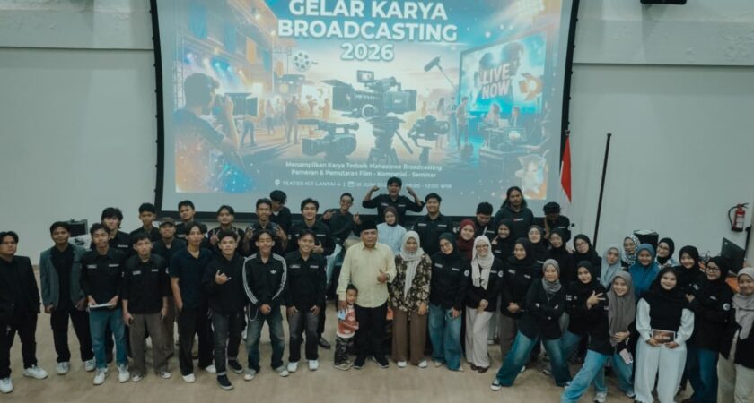 Dosen dan Mahasiswa Broadcasting 2023 Prodi Komunikasi dan Penyiaran Islam FDK UIN Walisongo Tutup Kuliah dengan Gelar dan Apresiasi Karya Film