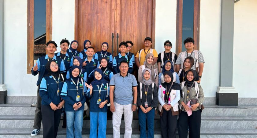Kolaborasi KKN UIN Walisongo dan UNS: Mahasiswa Gelar Rapat Koordinasi Bersama Pemdes Karangrowo