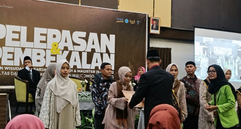 FDK UIN Walisongo Lepas 220 Wisudawan, Dekan Tekankan Pentingnya Menjadi Pribadi yang Bermanfaat