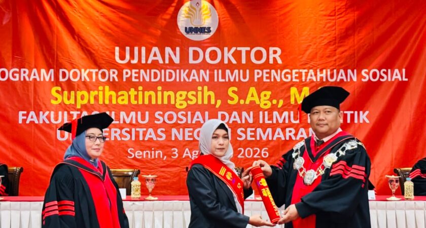 Ukir Prestasi Luar Biasa, Dosen FDK UIN Walisongo Raih Gelar Doktor IPK Sempurna 4,00 di UNNES