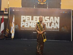 Bertahan dan Berprestasi, Kisah Wisudawan Terbaik yang Raih Kuliah Lewat Beasiswa KIP