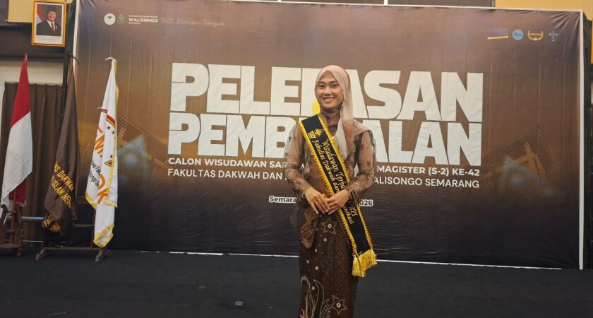 Bertahan dan Berprestasi, Kisah Wisudawan Terbaik yang Raih Kuliah Lewat Beasiswa KIP