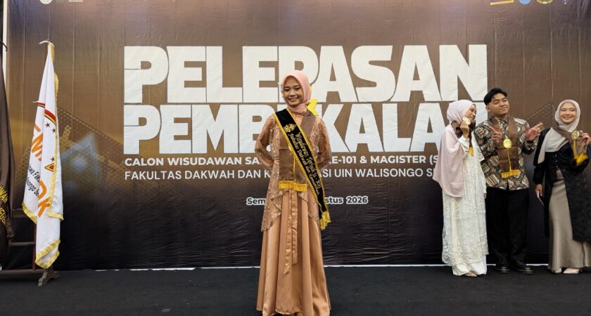 Rima Wisudawan Pertama di Keluarganya, Raih Wisudawan Terbaik KPI